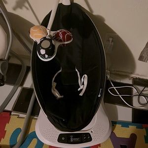 4 moms mamaroo swing